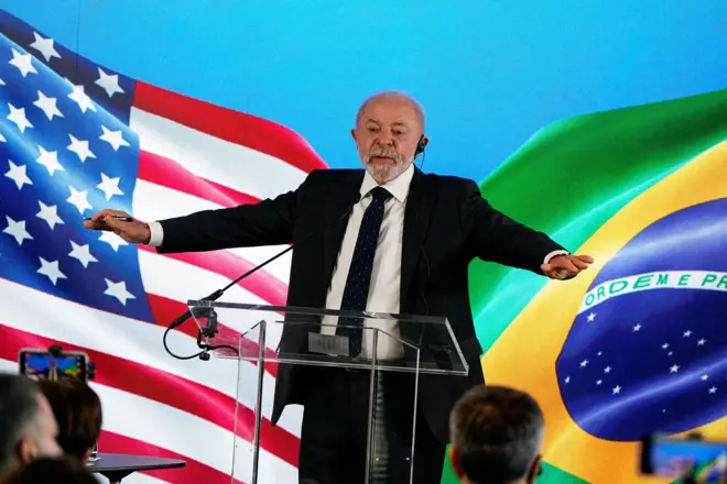 O presidente Lula gesticula durante entrevista coletica após encontro com Donald Trump em Washington, nos EUA, em 7/5/2026