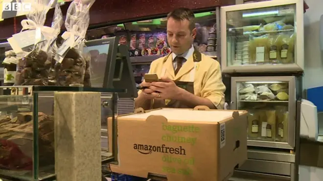 アマゾン・ドット・コムは先週、ロンドンで食品の配達「アマゾン・フレッシュ」を開始した。BBCのエマ・シンプソン記者がサービスを実際に試してみた。