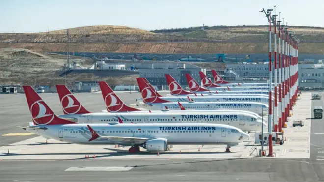 عدد من الطائرات