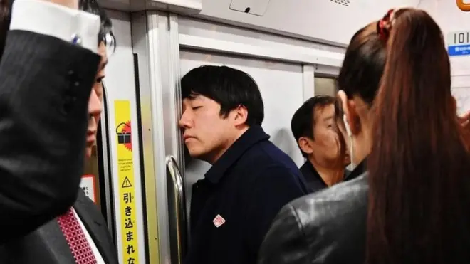 يقضي اليابانيون أقل ساعات نوم في المتوسط عالميا، حسب أرقام منظمة التعاون الاقتصادي والتنمية لعام 2019