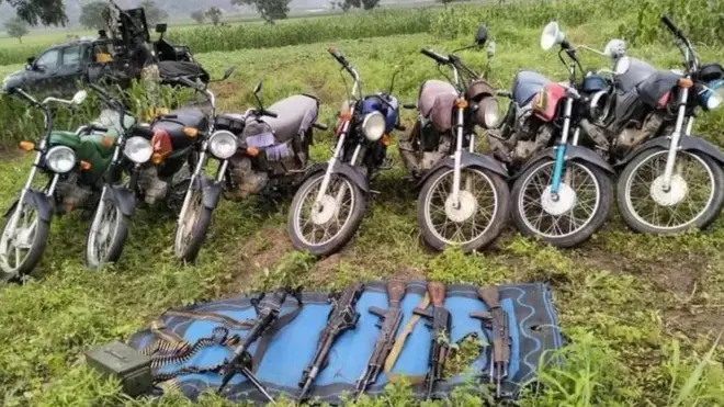 Aworan alupupu ati ibọn ti ologun ri gba lọwọ awọn janduku