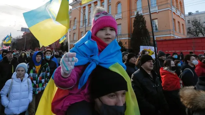 A child holding a Ukrainian flag