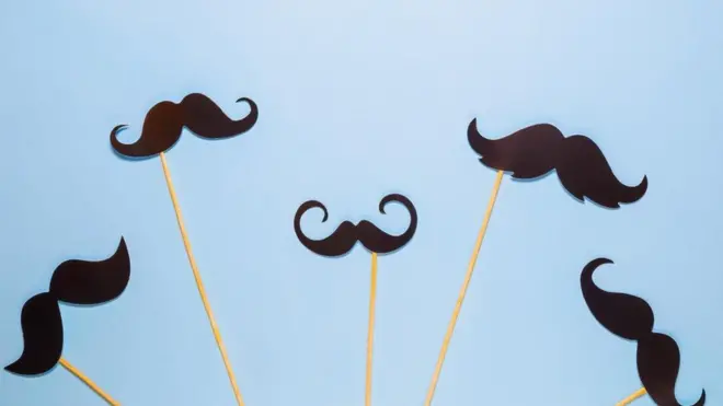 تحوي حبوب منع الحمل هرمونات صناعية قد تأتي بآثار غير متوقعه، كنمو شعر الوجه