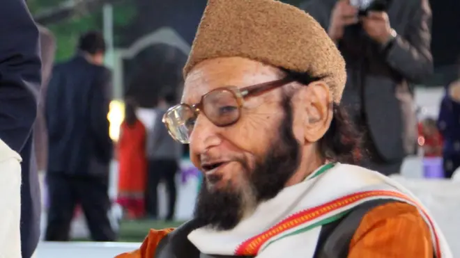 بیکل اتساہی مشاعروں میں مترنم انداز میں شعر سنانے کے لیے مشہور تھے