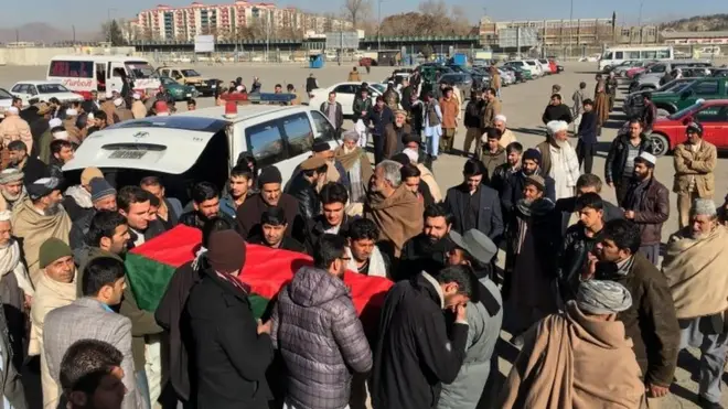 در دو انفجار انتحاری در کابل ۳۸ نفر کشته شدند که بیشتر آنها کارمندان اداری پارلمان بوده اند