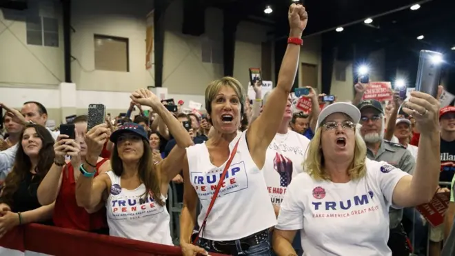 Những người ủng hộ Trump vẫn không dao động