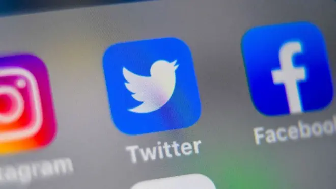 د بهرنیو چارو وزارت خپلو کارکوونکو ته ویلي چې پر خواله رسنیو دې سیاسي او امنیتي موضوعات نه شاربي