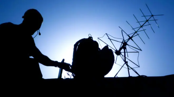 Военный и радиоантенна