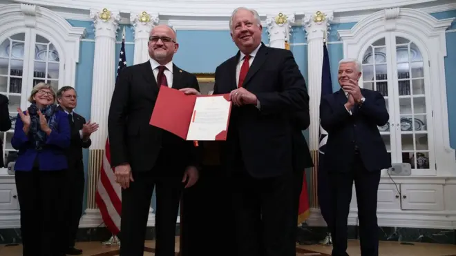 Церемония передачи властям Черногории протокола. подтверждающего членство страны в НАТО, прошла в здании американского Госдепартамента