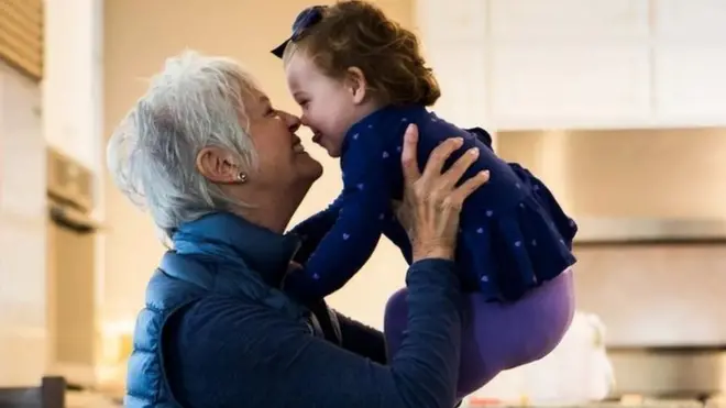 جن خاندانوں کے بزرگ قریب ہوتے ہیں ان کی تولیدی صلاحیت زیادہ ہوتی ہے