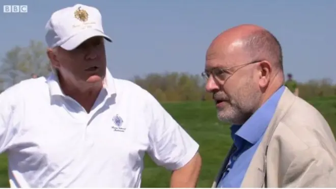 У 2013 році кореспондент ВВС Джон Суїні був гостем Дональда Трампа. А у 2016-му Трамп відмовився відповідати на його питання і пішов під час інтерв&#x27;ю