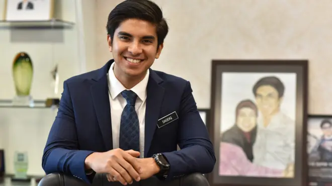 ไซเอ็ด ซาดิก รัฐมนตรีที่มีอายุน้อยที่สุดของมาเลเซียและเป็นหัวหน้าปีกยุวชนของพรรคพรรคสหประชาชนมาเลย์