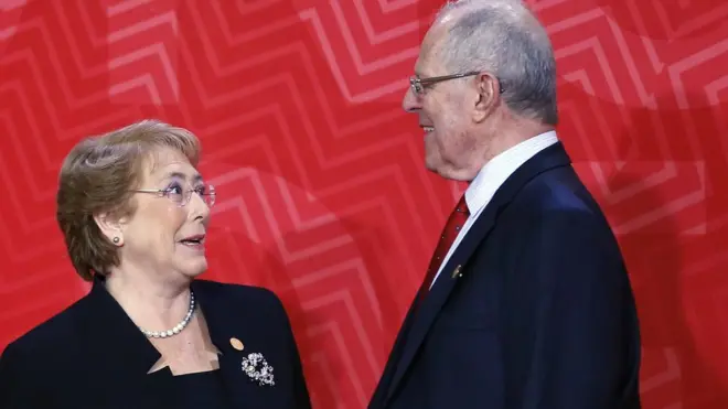 La presidenta de Chile Michelle Bachelet junto al presidente de Perú, Pedro Pablo Kuczynski.