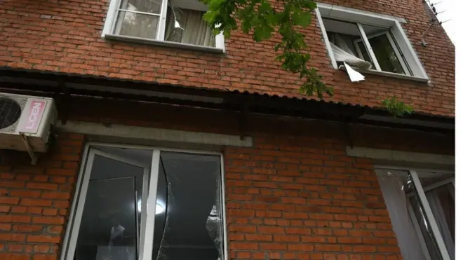 Последствия атаки дрона - разбитые окна