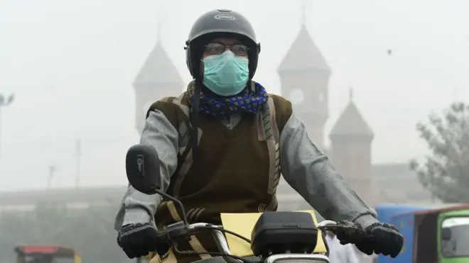 لوگوں کو غیر ضروری طور پر گھروں سے نکلنے سے منع کیا گیا