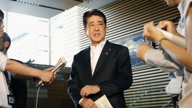 Japanese Prime Minister Shinzo Abe speaks to reporters about North Korea's missile launch in Tokyo (29 August 2017)