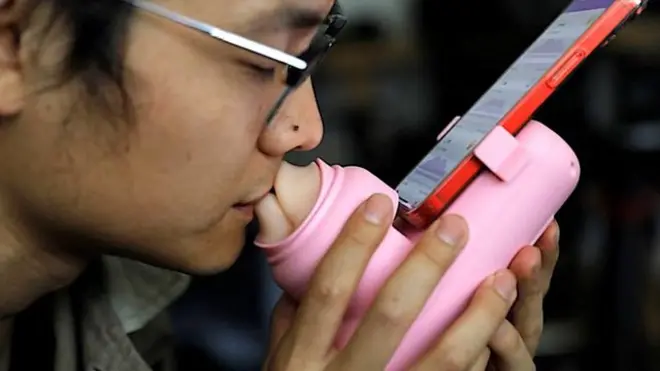 kineski virtueni uređaj za ljubljenje na daljinu