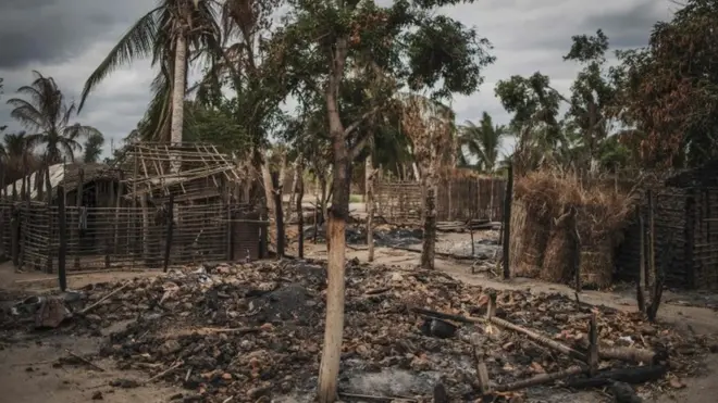 صورة أرشيفية تظهر فرار مئات الآلاف من المواطنين من منازلهم ومدنهم خلال الصراع الدائر لسنوات