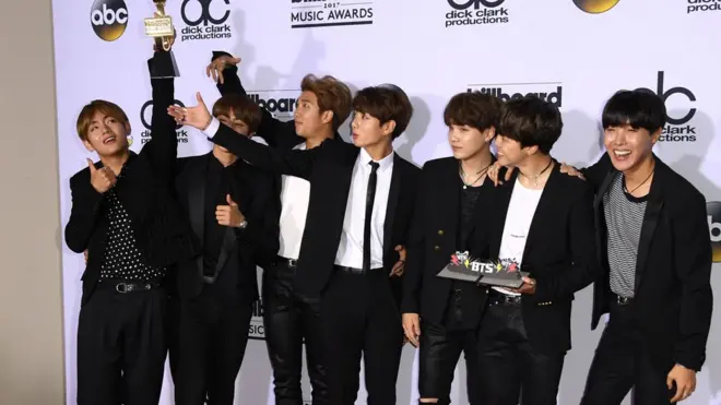 韩国少年乐队BTS5月21日赢得美国音乐排行榜大奖。
