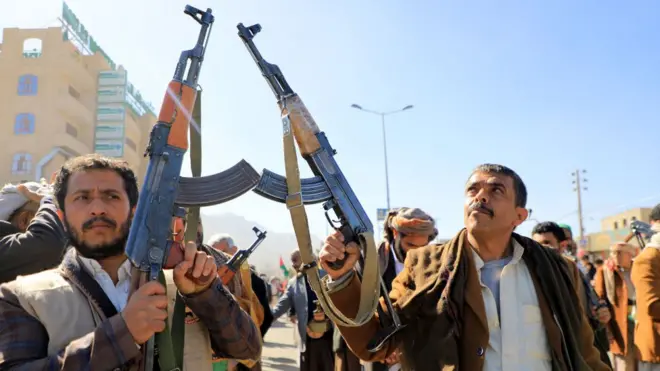 अमेरिका और ब्रिटेन के पास हूती विद्रोहियों के ख़िलाफ़ सीमित हैं सैन्य विकल्प