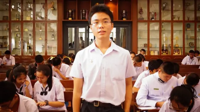 ธีรเชษฐ์ โรจน์รัชสมบัติ หรือ "ไดร์ฟ" ได้รางวัลจากการแข่งขันปรัชญาโอลิมปิกและภูมิศาสตร์โอลิมปิดระหว่างประเทศ