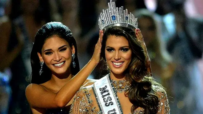 آئرش میتیرینی پیشے سے ڈینٹل سرجن ہیں