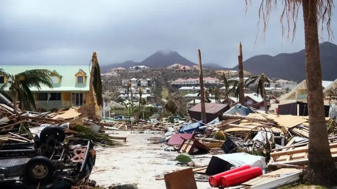 توپان ډېر ځاني او مالي تاوان لري.