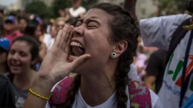 Lengo kuu la maandamano hayo ni kupinga kudorora kwa uchumi kulikochangiwa na Rais Maduro