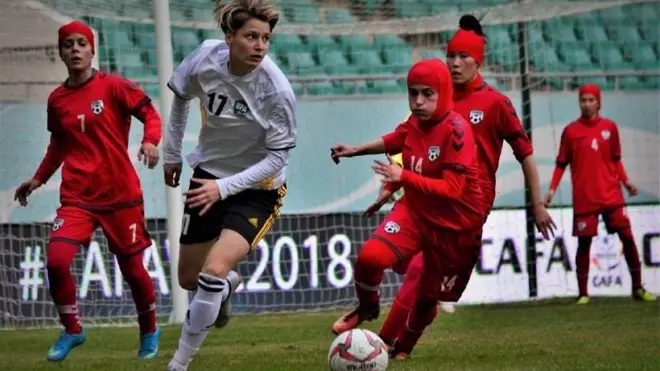 تیم ملی افغانستان با لباس سرخ به مصاف ازبکستان رفته بود.