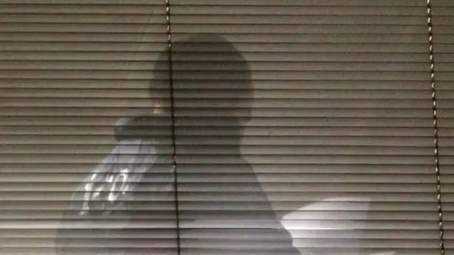 المفتشون دخلوا مكاتب الشركة ليلا