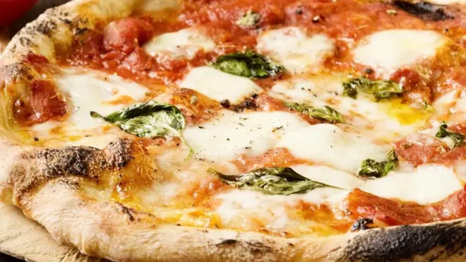 نیپلز میں ایک ہی خاندان کی نسلیں برسوں سے پیزا بناتی اور سیکھتی چلی آ رہی ہیں