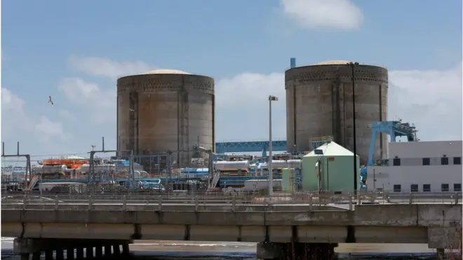 جوہری توانائی کے ناقدین کہتے ہیں کہ چھوٹے جوہری پلانٹس میں بھی ہمیں بیشتر اسی قسم کے مسائل کا سامنا کرنا پڑتا ہے جو روائتی اور بڑے بڑے پلانٹس میں کرنا پڑتا ہے