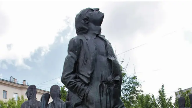 Возможность установки памятника Иосифу Бродскому упоминали сразу несколько респондентов Би-би-си. Сейчас уже открыты памятники поэту в Москве и Белгороде.