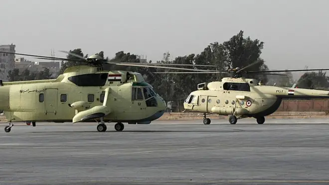 Les hélicoptères de l'armée égyptienne dans une base