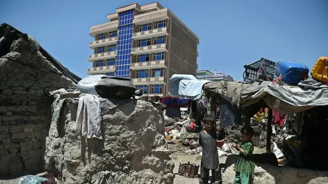 په کور د ننه بې ځایه شوي