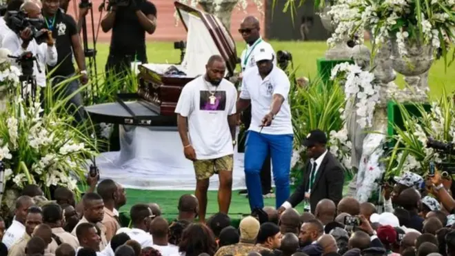 Awọn ogbontarigii olorin ile Afrika ṣe ẹyẹ ikẹyin fun Arafat