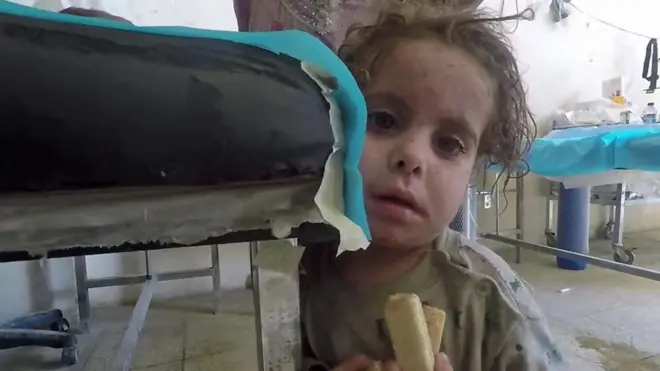 Niña huérfana en Mosul