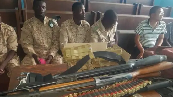 ግለሰቦቹ በቁጥጥር ስር ሲውሉ የጦር ማሳሪያዎችን ይዘው ነበር