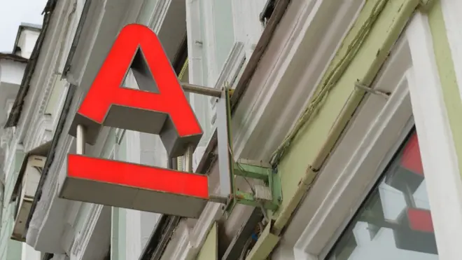 "Альфа-банк" дал ФСБ обыскать ячейку Рубанова по решению суда