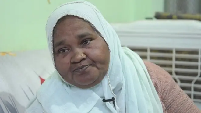 55 वर्षीय नजमा बानो कहती हैं, "बस ये मान लो इंसाफ़ नहीं है दुनिया में, कुछ नहीं है."