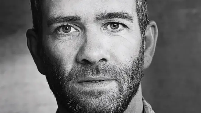 El periodista británico Richard Benson reflexiona sobre qué significa ser un hombre en 2017 (Foto: Chris Floyd)