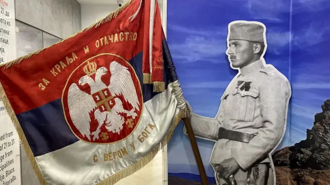 U Spomen sobi Gvozdenom puku u Prokuplju se može videti i zastavnik Aranđel Janković kako drži 'najodlikovaniju ratnu zastavu u srpskoj vojsci'