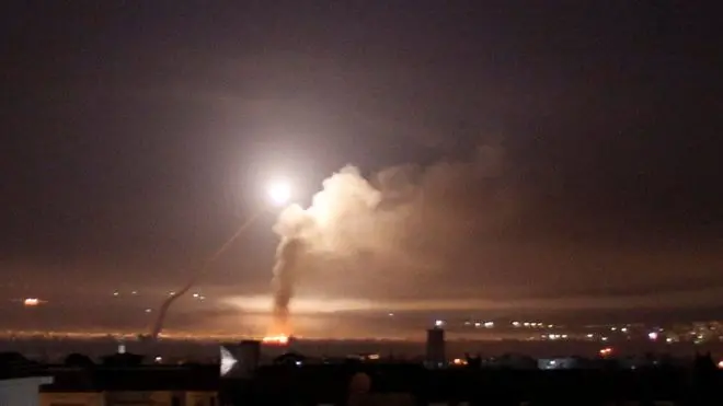 Israel nay nói họ không muốn 'làm căng thẳng thêm' tình hình sau đợt oanh kích đầu