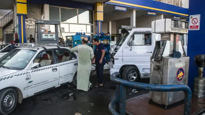 انعكست الزيادات المتتالية في أسعار الوقود سلبا على مستوى التضخم ومعيشة المصريين