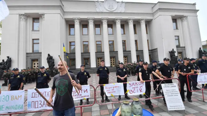 Протести-протестами, але святкувати є що