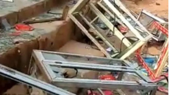 Awọn eroja ti wọn bajẹ ni Iwo Road