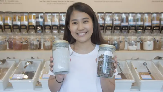 ฤดีชนก จงเสถียร (เมี่ยว) ผู้ก่อตั้ง-เจ้าของร้าน ZeroMoment Refillery