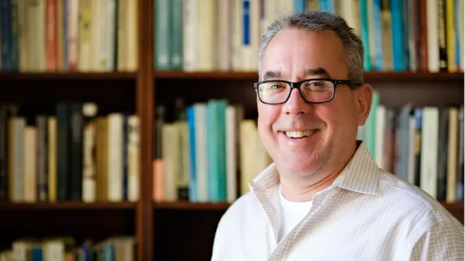 Peter Siavelis dice que "no está claro ahora mismo cuál es la posición política de los chilenos"