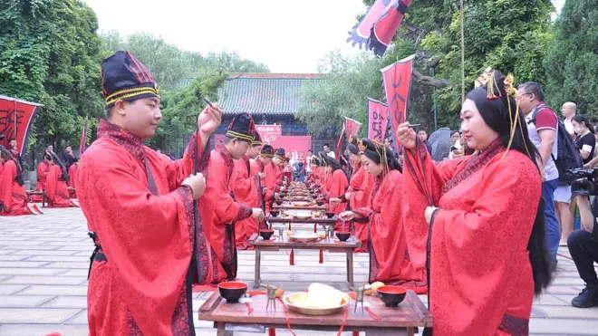 ښايي ځینې کورنۍ له طلاق وروسته بیا له سره واده وکړي.