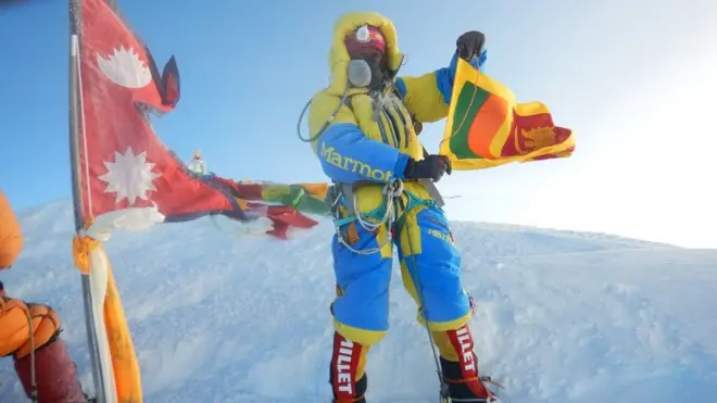 ජයන්ති එවරස්ට් කඳු මුදුනේ